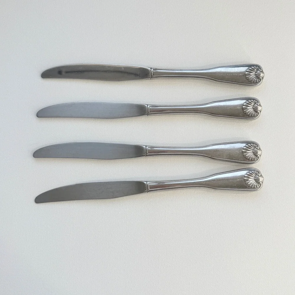 Oneida Dinner Knives Set of 4 Silver Excellent Shell Pattern Stainless USA